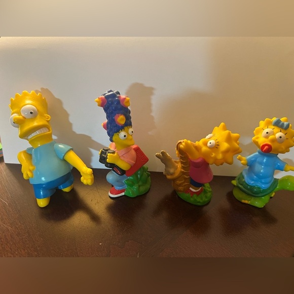 BART SIMPSON FAMILY FIGURINES  APPROX 3” 
FOUR PIECES   GOOD CONDITION - Picture 6 of 7